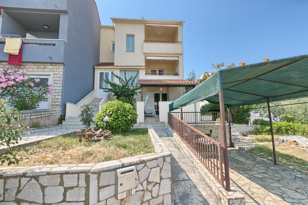 Apartments Veruda Porat Пула Екстериор снимка