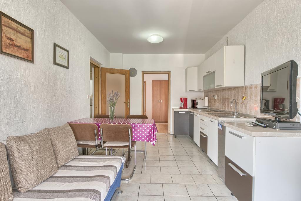 Apartments Veruda Porat Пула Екстериор снимка